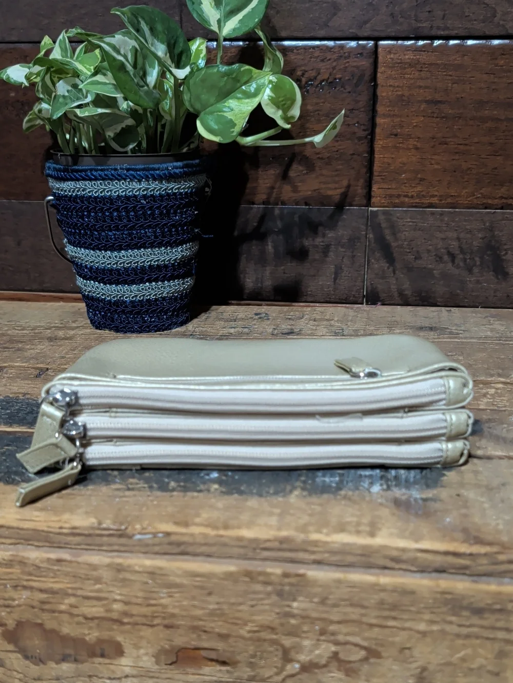 No Brand Tag Gold Women's Multi-Zip Wristlet Pouch